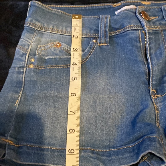 Wanna Betta Butt? Jean Shorts - Picture 8 of 10